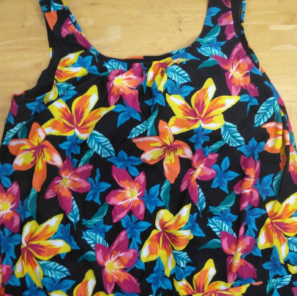 Blair swim top size 26W, colorful tropical floral pattern